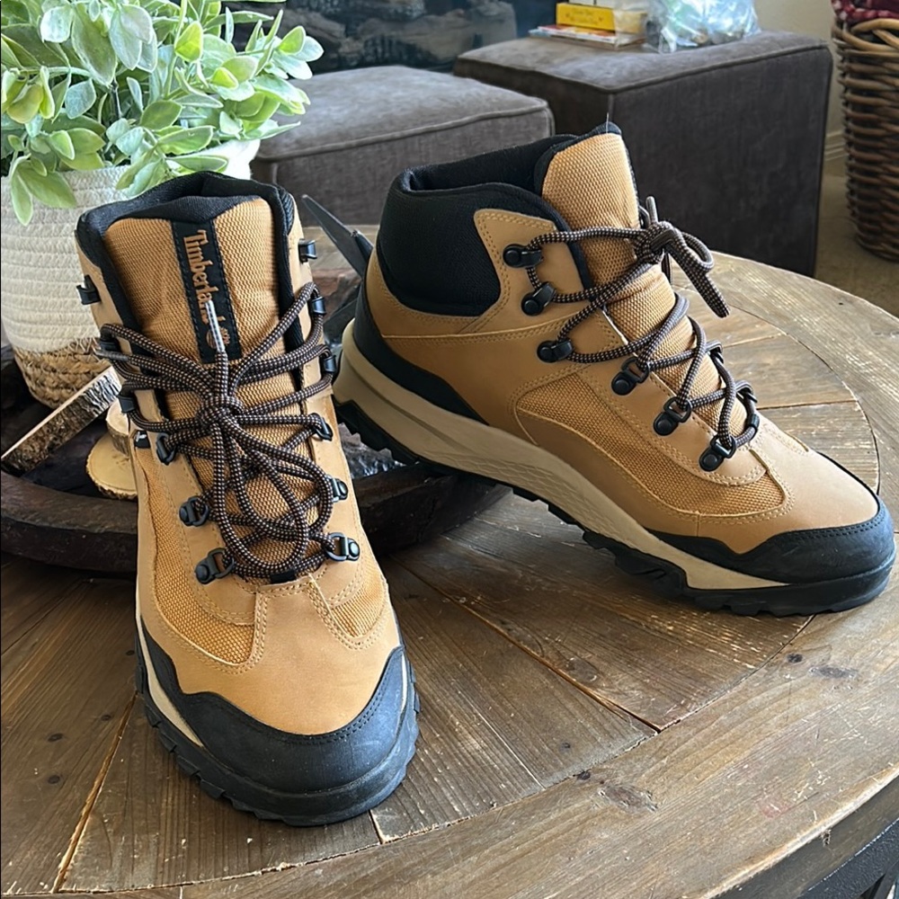 Timberland Tan and Black Outdoor Boots with Ankle Support